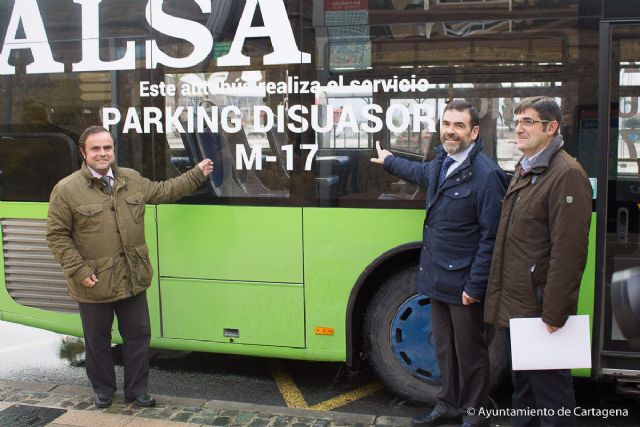 La linea M17 comienza su andadura para mejorar la movilidad sostenible en el centro de Cartagena