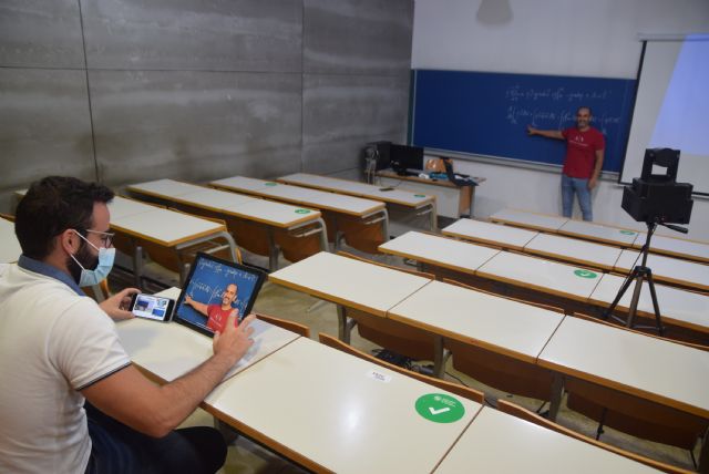 Los profesores Sánchez Káiser y Roque Torres, galardonados en los Premio Emprendedor del Mes