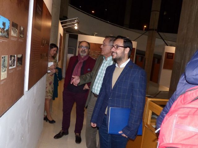 Inaugurada la exposicion Tarjeta postal ilustrada y educacion (España, siglos XIX-XX)