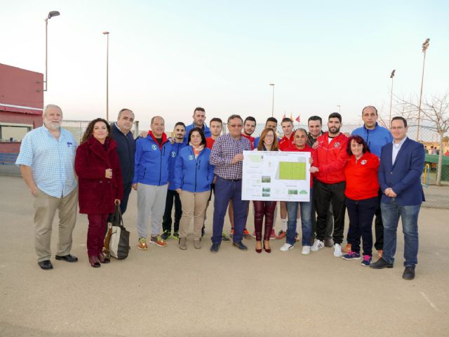 Comienzan los trabajos de instalacion de cesped artificial en los campos de futbol de La Ajorra y El Albujon
