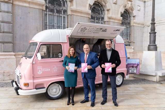 Un manto de flores rosas y blancas cubre Cartagena con motivo de la floración de Cieza