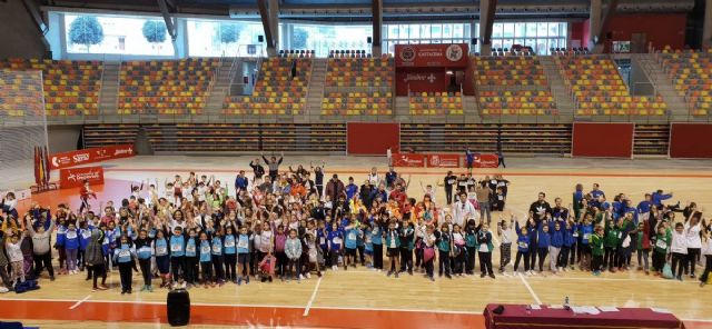 Los colegios Vicente Ros y Virgen del Carmen representarán a Cartagena en la final regional de ´Jugando al Atletismo´