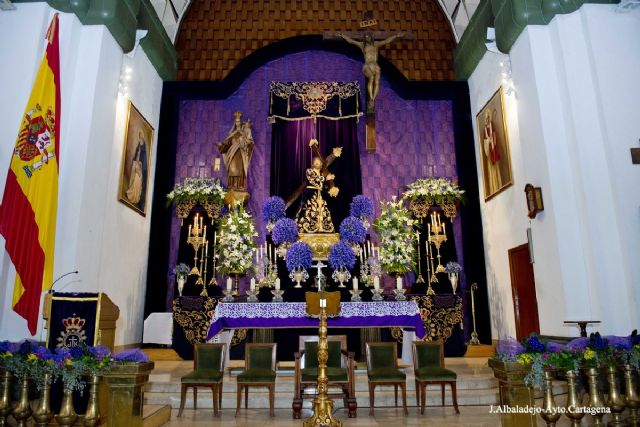 La Cofradia Marraja llena Santo Domingo en la celebracion de su tradicional Miserere