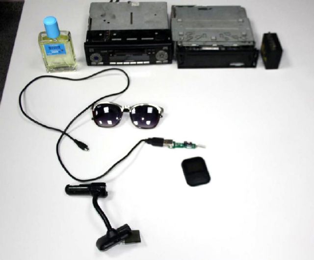 La Policia Local detiene a un individuo por robar un equipo de radio del interior de un vehiculo