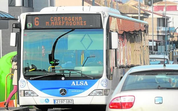 Los vecinos de la zona oeste exigen más concreción sobre la experiencia piloto de la nueva línea urbana