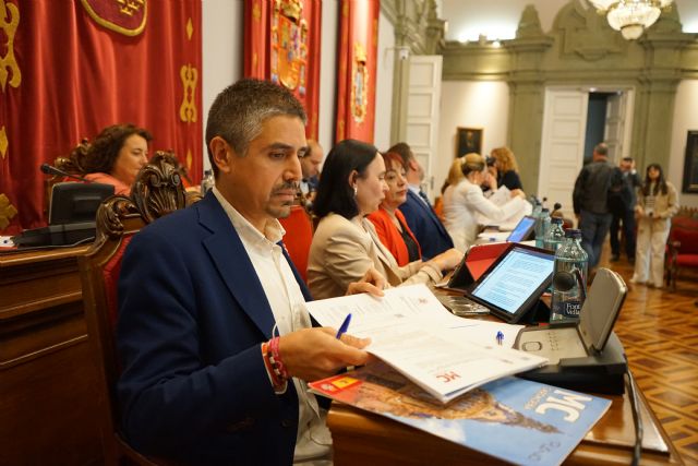 Diego Ortega (PP) rehúsa rendir cuentas sobre el mal estado de la limpieza del municipio y de la colmatación del vertedero