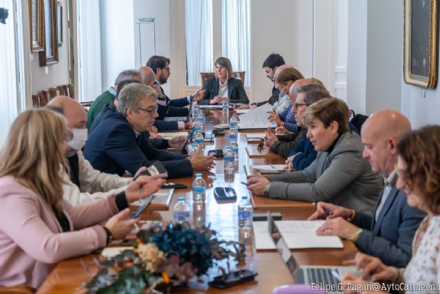 Ayuntamiento y Comunidad acuerdan la adquisición de viviendas para realojar a familias vulnerables