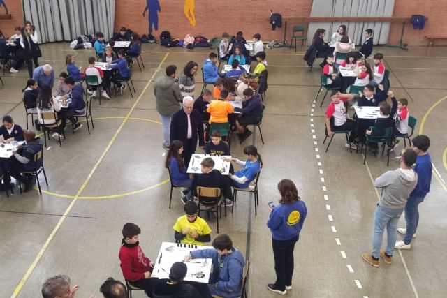 Cartagena celebra el primer encuentro escolar de dominó con triunfos de estudiantes de El Algar y La Aljorra