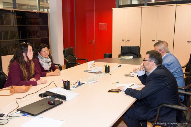 La Fundación Tiovivo expone su labor terapéutica con personas con discapacidad