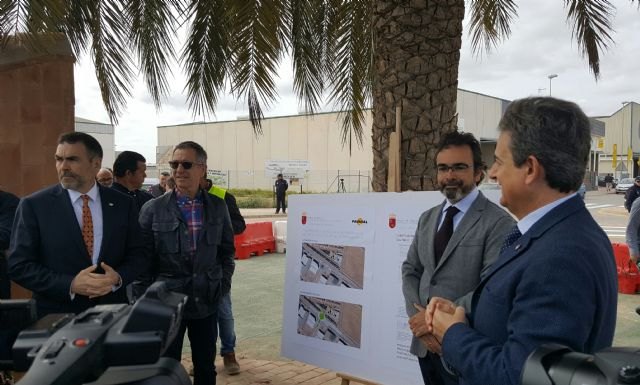 La nueva rotonda de La Palma mejorará los accesos al centenar de empresas de este polígono industrial cartagenero