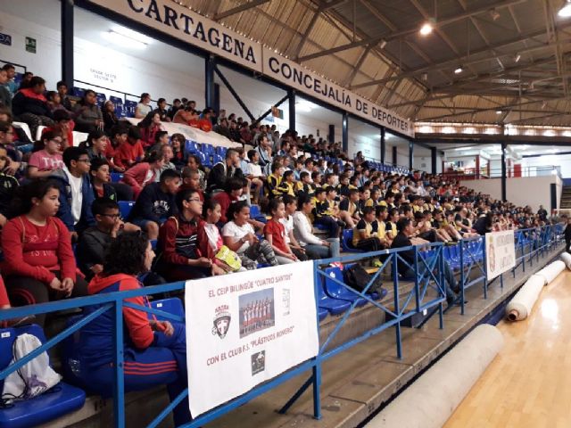 Plasticos Romero Cartagena y el Programa ADE viven una jornada de futbol sala con escolares de nueve colegios de la ciudad
