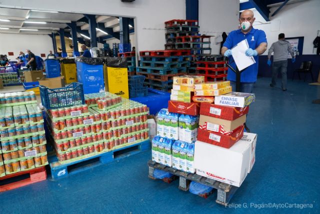 El Club de la Tercera edad de San Antón se suma al dispositivo de emergencia del Ayuntamiento