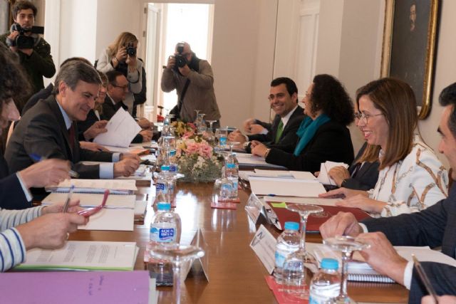 La vicealcaldesa insiste en que el proyecto para la llegada del AVE a Cartagena debe presentarse tras el verano