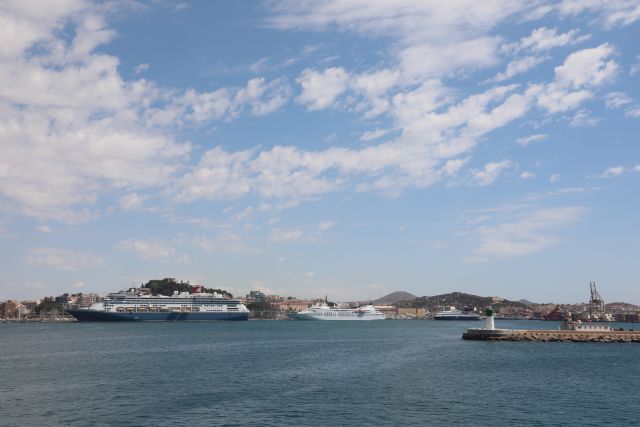 Más de 1.300 cruceristas a bordo de una triple escala en el Puerto de Cartagena