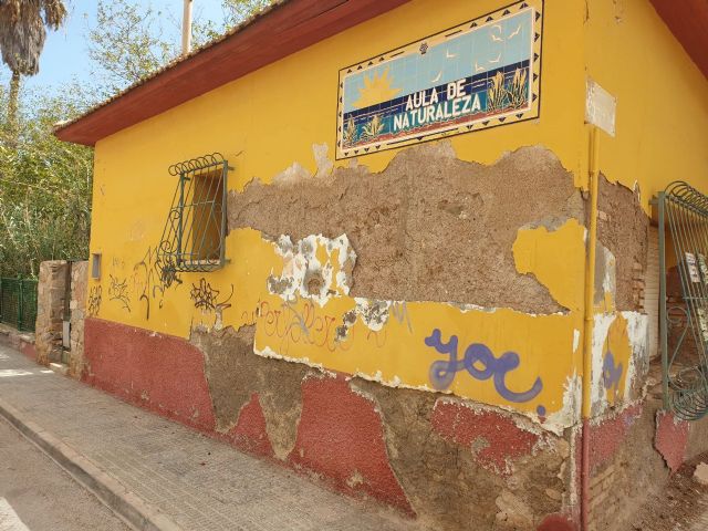 MC denuncia el abandono de Los Urrutias ante la llegada del verano