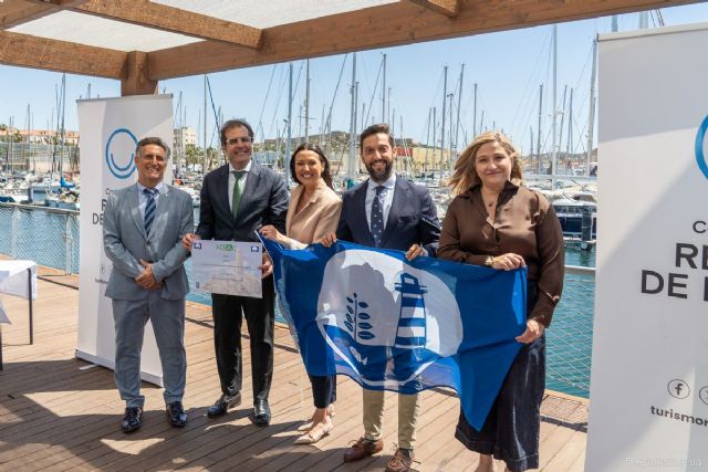 Cartagena recibe sus 10 banderas azules y lidera este tipo de distintivos en la Región de Murcia
