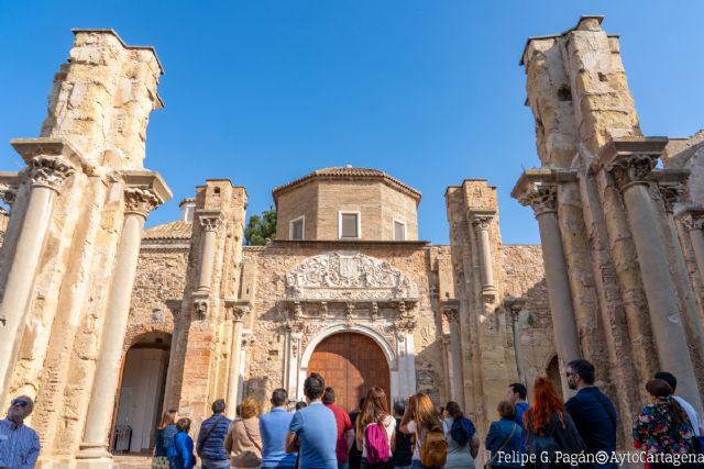 El Ayuntamiento programa para este verano visitas guiadas al Cementerio de Los Remedios, la Catedral Antigua y Cueva Victoria