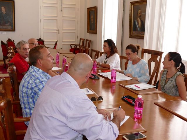 Los grupos municipales acuerdan dejar al margen del debate politico a los funcionarios