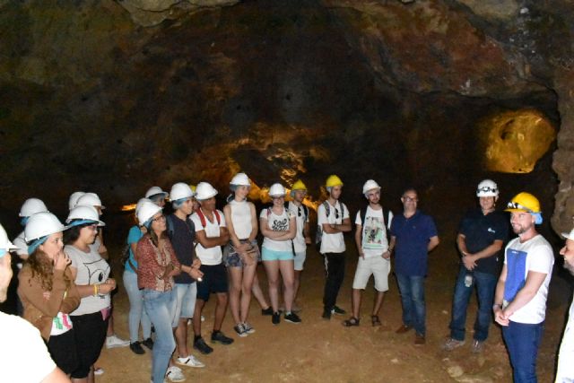 24 jóvenes participan en el campo de voluntariado 'Cartagena. Descubre su patrimonio arqueológico y cultural'