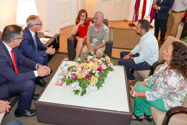 El Ministro de Cultura anuncia la próxima elaboración de un estudio para abordar la reforma de la Catedral Vieja