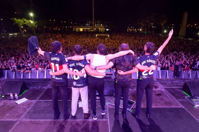 La Mar de Músicas celebra el concierto más multitudinario de su historia con Arde Bogotá en el Día Repsol