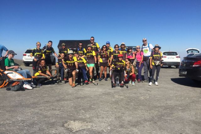 La asociación cartagenera Zancadas sobre Ruedas consigue subir el Veleta con personas con diversidad funcional