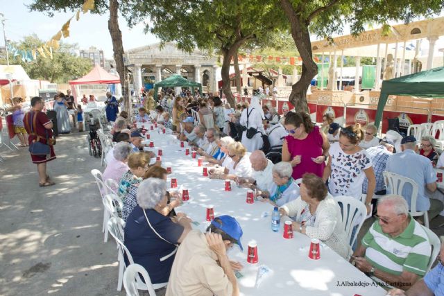 Los mayores se divierten en una jornada de Carthagineses y Romanos
