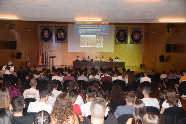 300 nuevos estudiantes empiezan las clases en Industriales