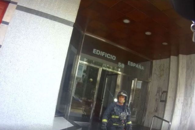 Incendio en un armario de contadores de la calle del Carmen