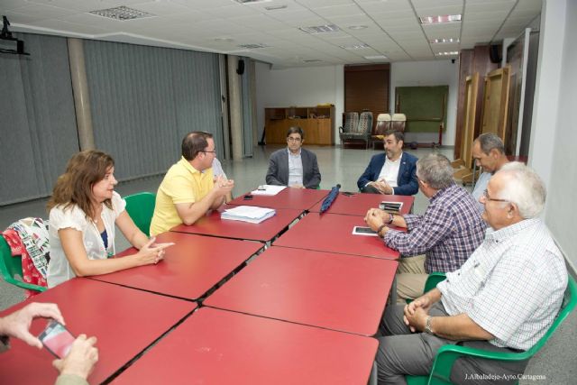 El alcalde atiende las necesidades de los vecinos de Miranda y El Albujón