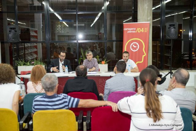 Juan Carlos Uso presento en Cartagena su libro Orgullo Travestido