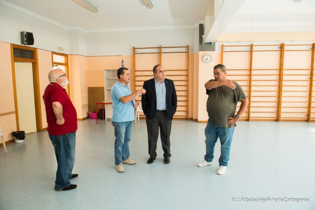 Descentralizacion invertira 18.000 euros en mobiliario urbano para los barrios que carecen de Junta Vecinal