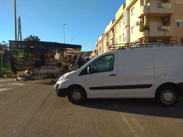 Policia Local de Cartagena involucra a los vendedores no ambulantes en la seguridad pasiva de los mercadillos