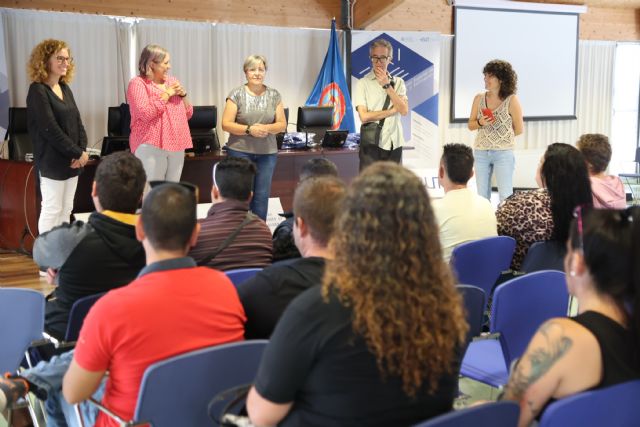 La UPCT y la asociación La Huertecica imparten la primera microcredencial para personas en situación de vulnerabilidad social