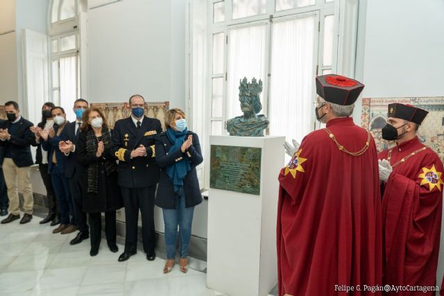 La Orden de Santa María dona un busto de Alfonso X para su instalación en el Castillo Concepción