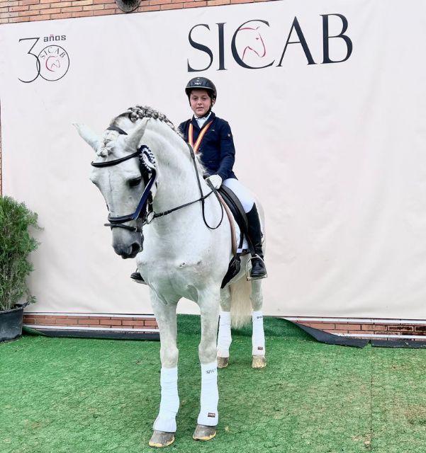 El cartagenero Alejandro Navarro consigue la medalla de bronce alevín en el Campeonato del Mundo de Doma Clásica