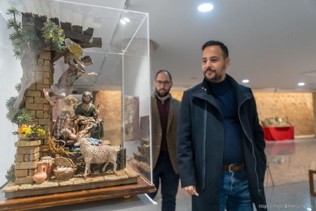 Una exposición en la sala Dora Catarineu anima a los cartageneros a poner el Belén en casa
