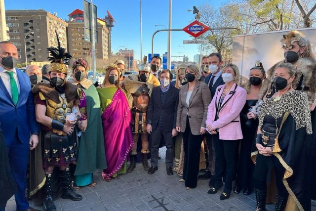 La Cartagena turística lleva su oferta al Metro de Madrid con marketing callejero