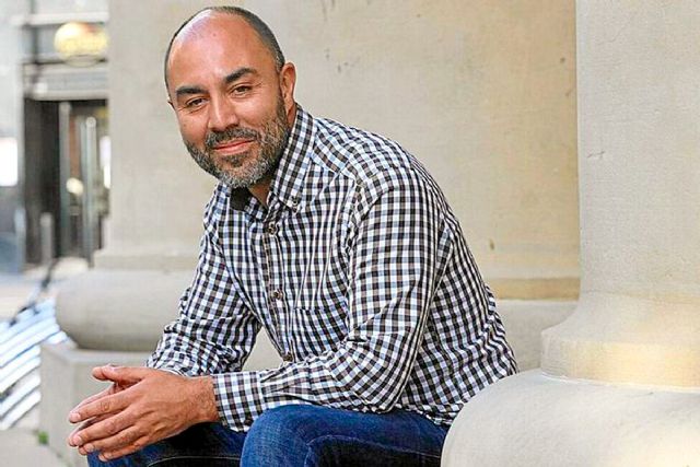 Víctor Herrero presenta este martes en Cartagena su poemario 'Las sílabas del cielo', Premio Antonio Oliver 2024