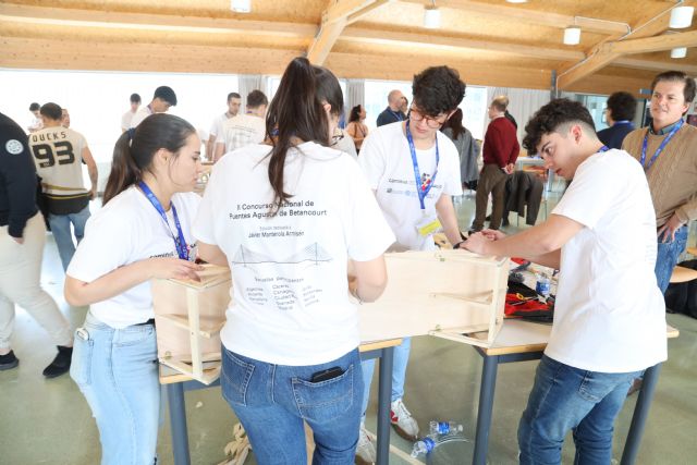 Estudiantes de trece universidades compiten en la UPCT por construir el mejor puente para la rambla de Benipila