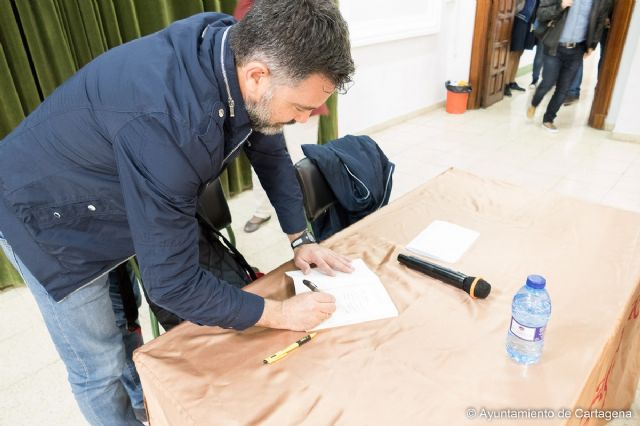 El poeta Antonio Aguilar visita Cartagena como escritor regional invitado del Premio Mandarache 2017