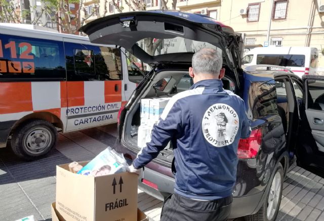 El Club de Taekwondo Mediterráneo dona 300 kilos de alimentos al operativo de emergencia