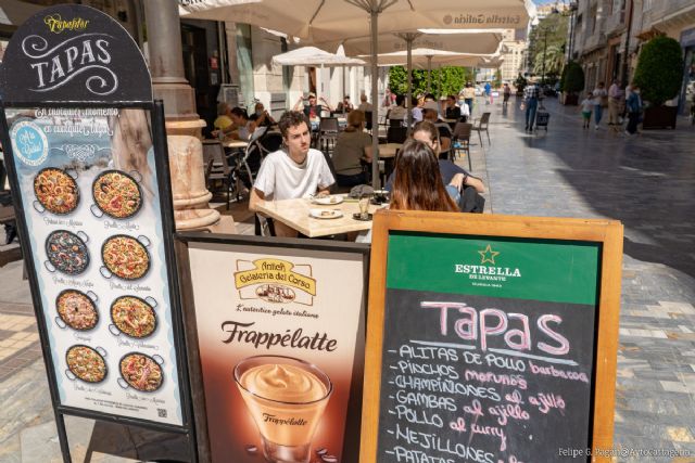 El Ayuntamiento invierte más de un millón de euros en ayudas a hosteleros, vendedores ambulantes, kioscos, chiringuitos y empresarios
