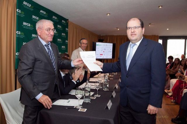 El profesor Carmelo Reverte, premio nacional por su trabajo sobre la irrupción de las Fintech