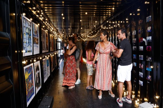 Una exposición muestra los 30 años de La Mar de Músicas a través de las fotografías de su público