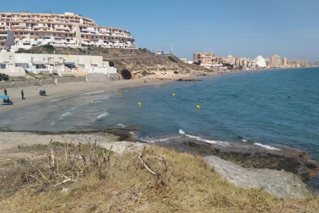 Abierta al baño la playa mediterránea del Banco del Tabal en La Manga