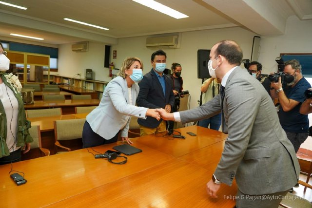 La alcaldesa de Cartagena traslada al Comisario Europeo de Medio Ambiente la necesidad de actuar con urgencia en el Mar Menor