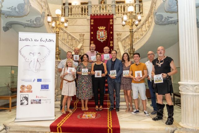 Profesores del colegio francés que participa en el proyecto ´Aníbal en Europa´ visitan el Palacio Consistorial