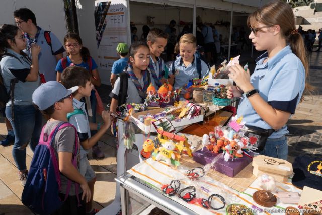 Los jóvenes cartageneros animaron el mes de ferias con el Encuentro de Asociaciones Juveniles y el Mercadillo Artesanal