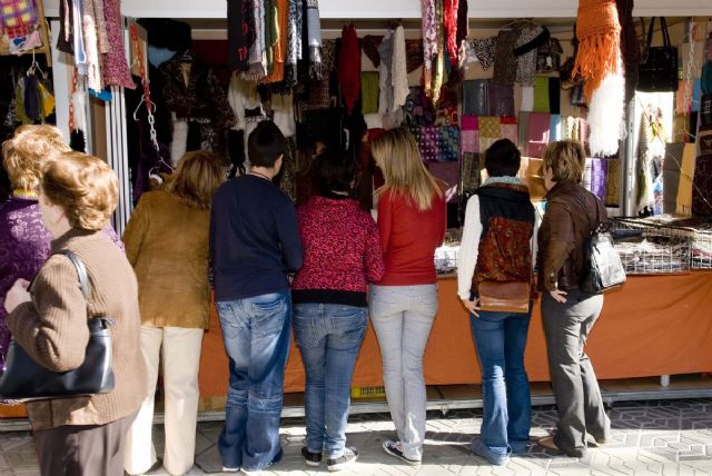 Mercados abre el plazo de solicitudes para formar parte del Mercadillo de Artesanía de Navidad